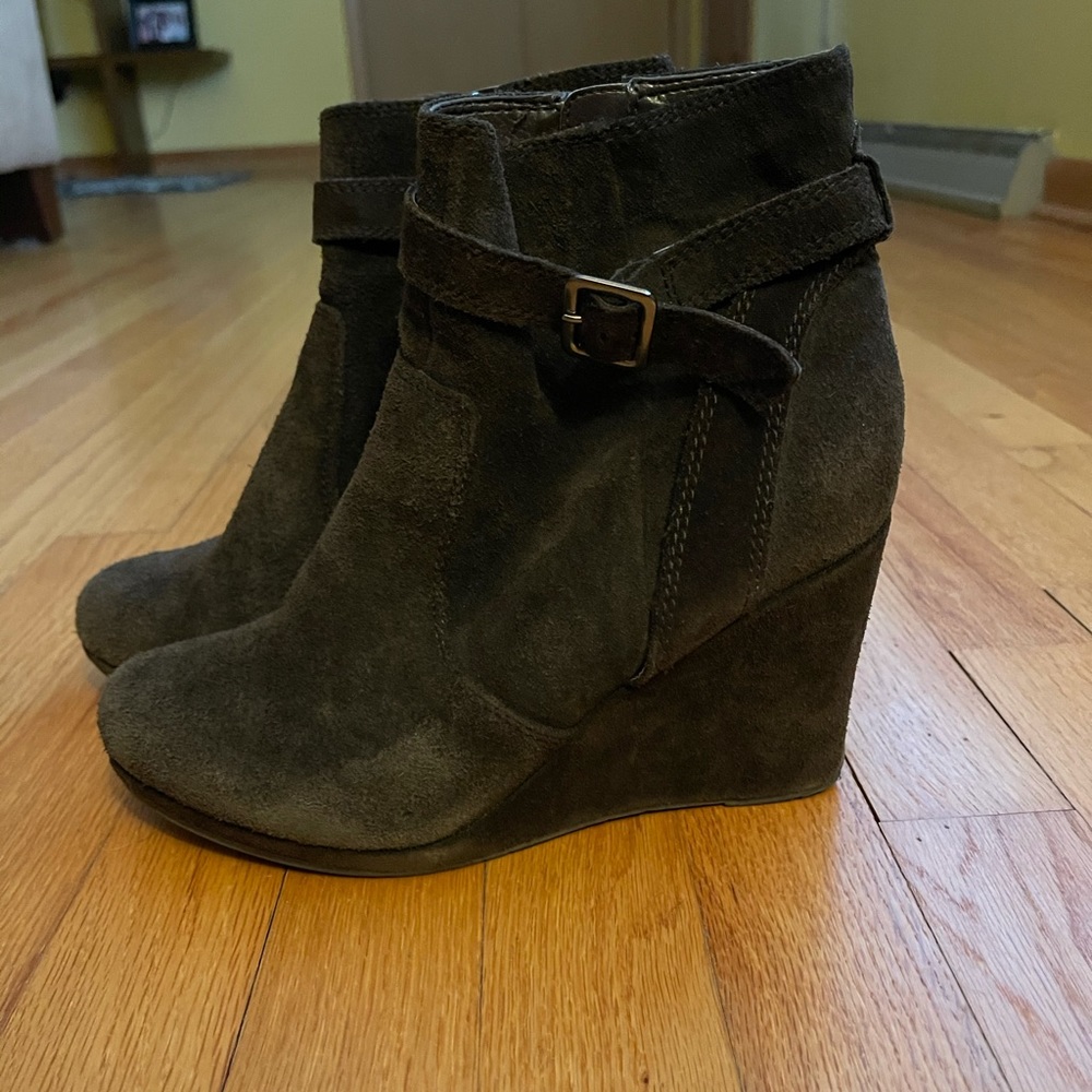 Kenneth Cole brown suede wedge ankle boots